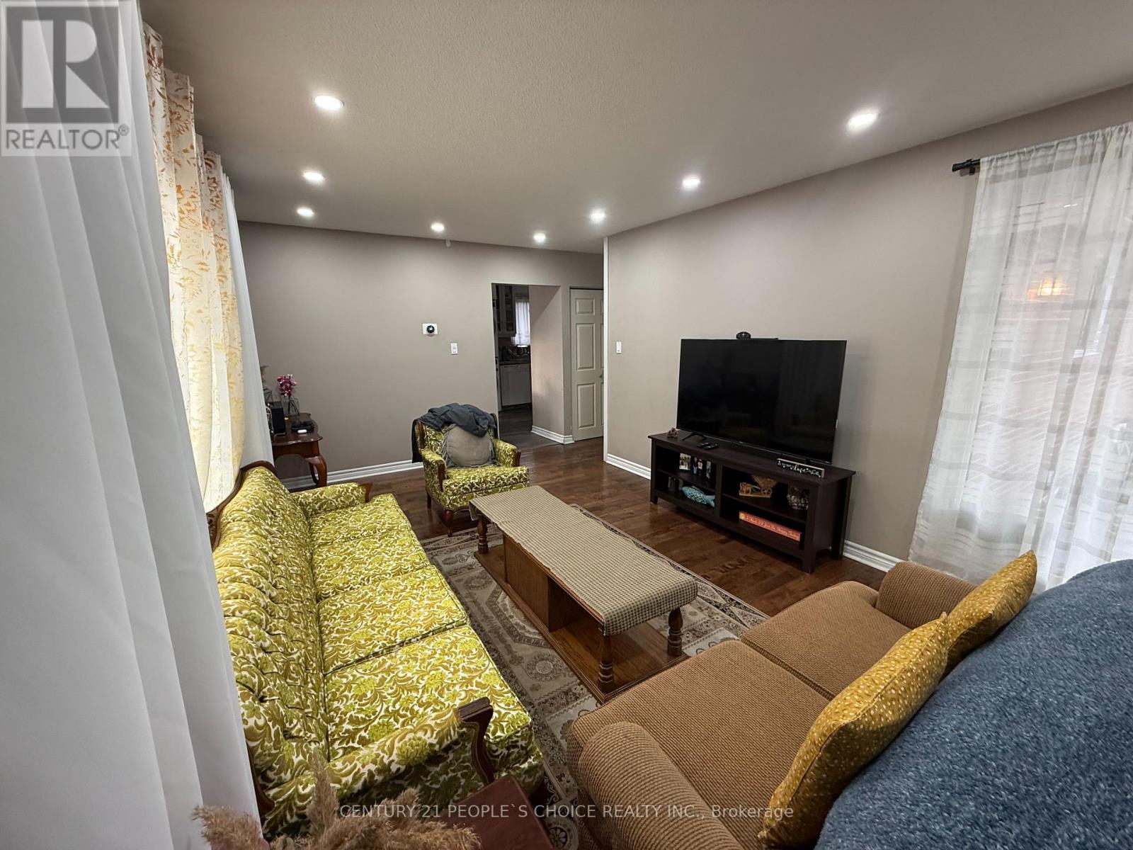 28 Lynmont Road, Toronto, Ontario  M9V 3W8 - Photo 8 - W12590638