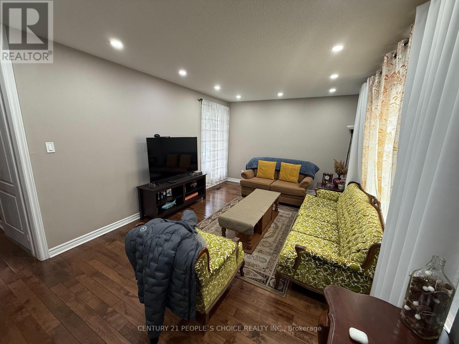 28 Lynmont Road, Toronto, Ontario  M9V 3W8 - Photo 9 - W12590638