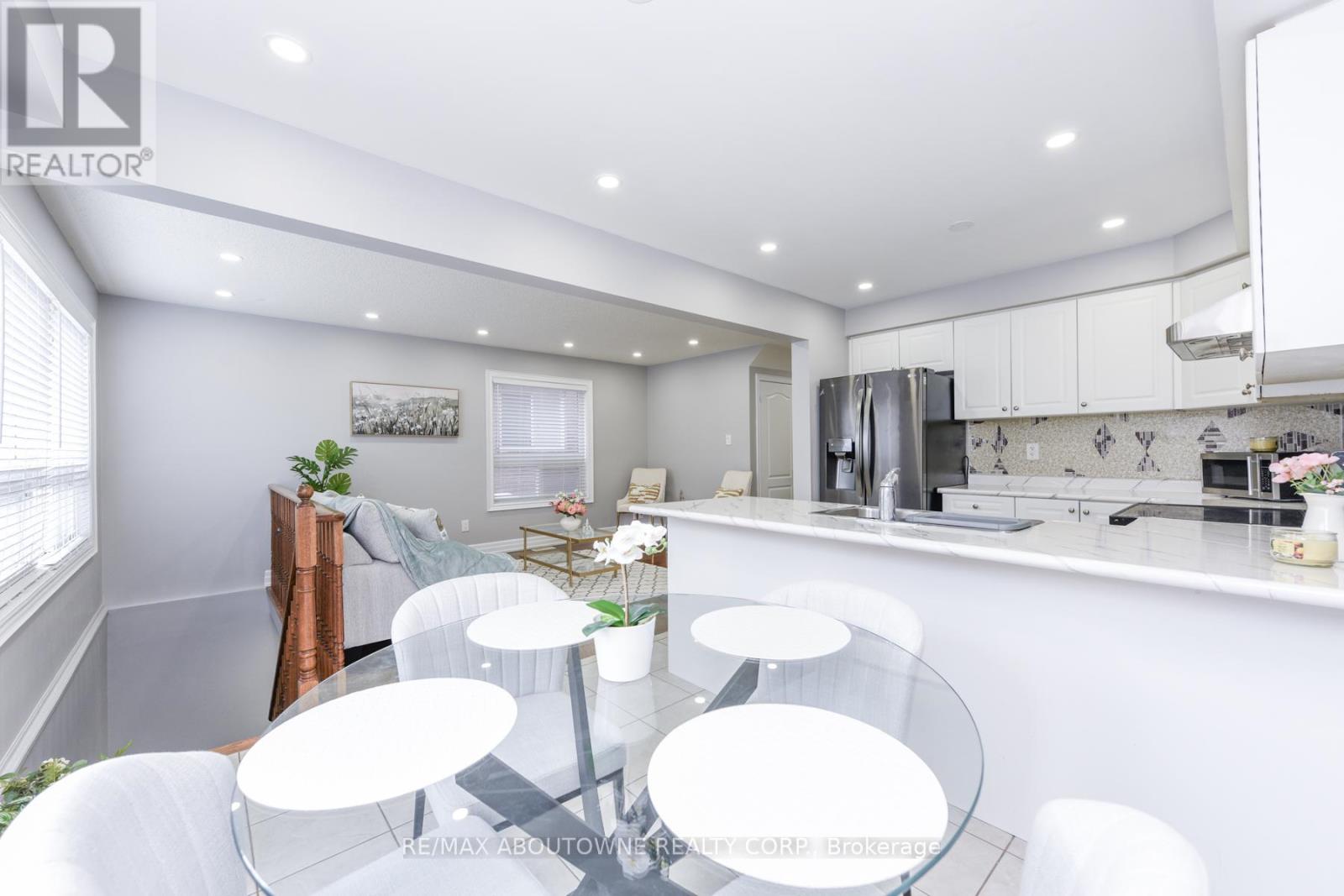 32 Lockheed Crescent, Brampton, Ontario  L7A 3G2 - Photo 17 - W12590646