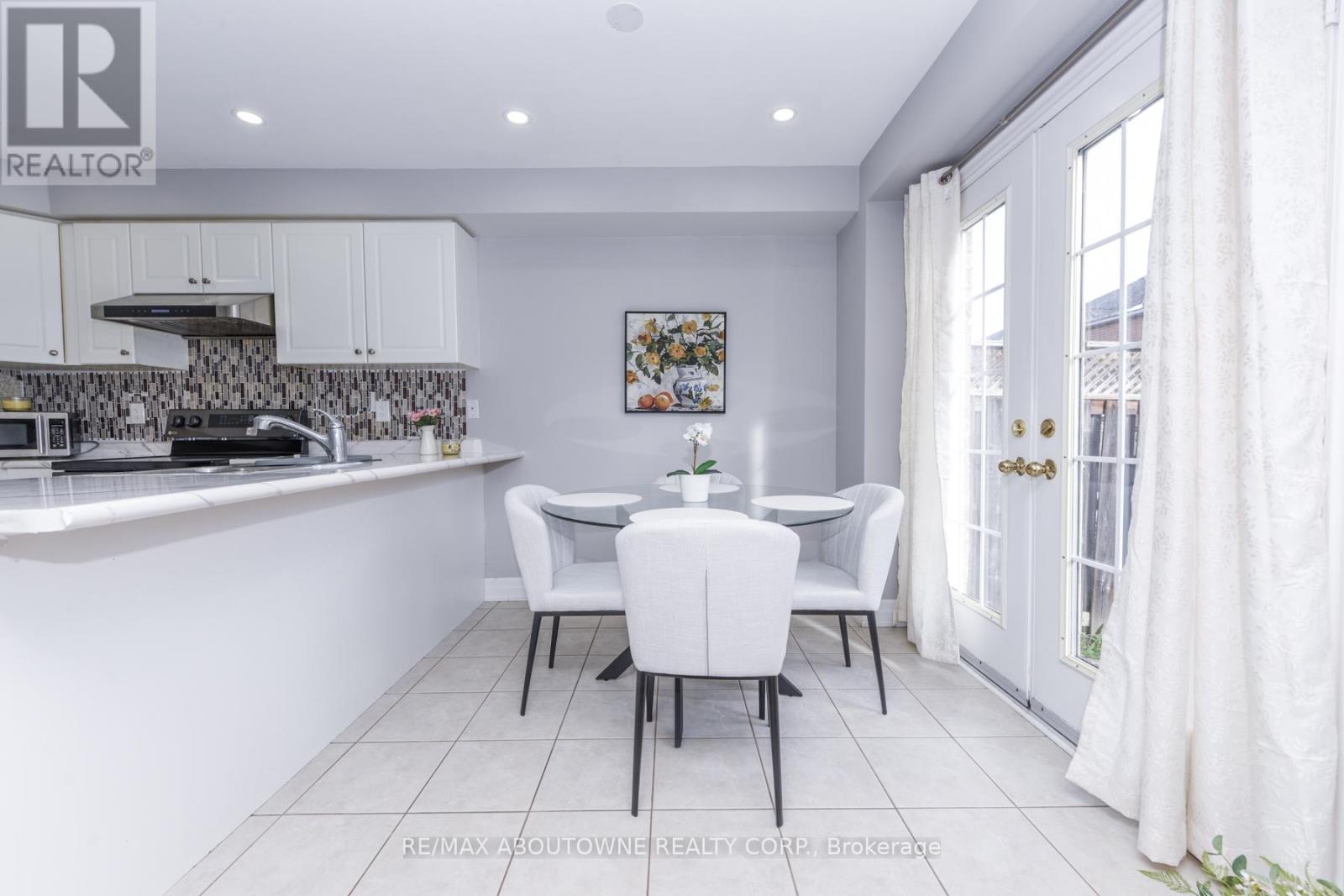 32 Lockheed Crescent, Brampton, Ontario  L7A 3G2 - Photo 21 - W12590646