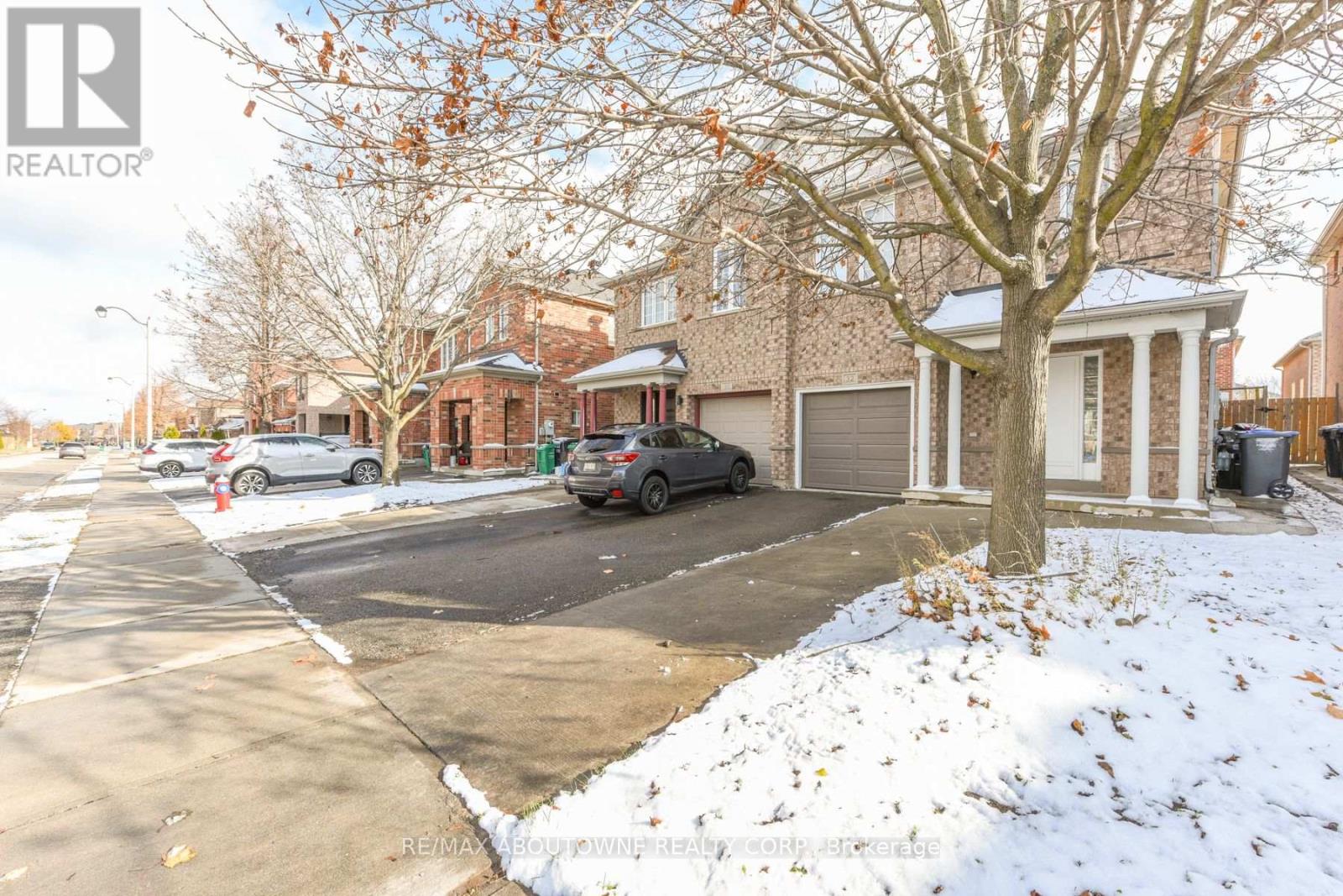 32 Lockheed Crescent, Brampton, Ontario  L7A 3G2 - Photo 3 - W12590646