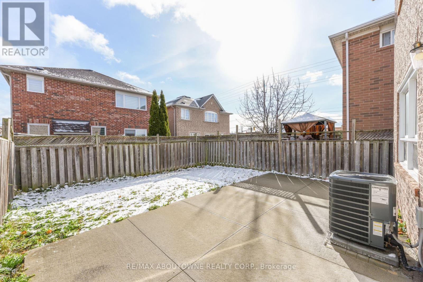 32 Lockheed Crescent, Brampton, Ontario  L7A 3G2 - Photo 48 - W12590646