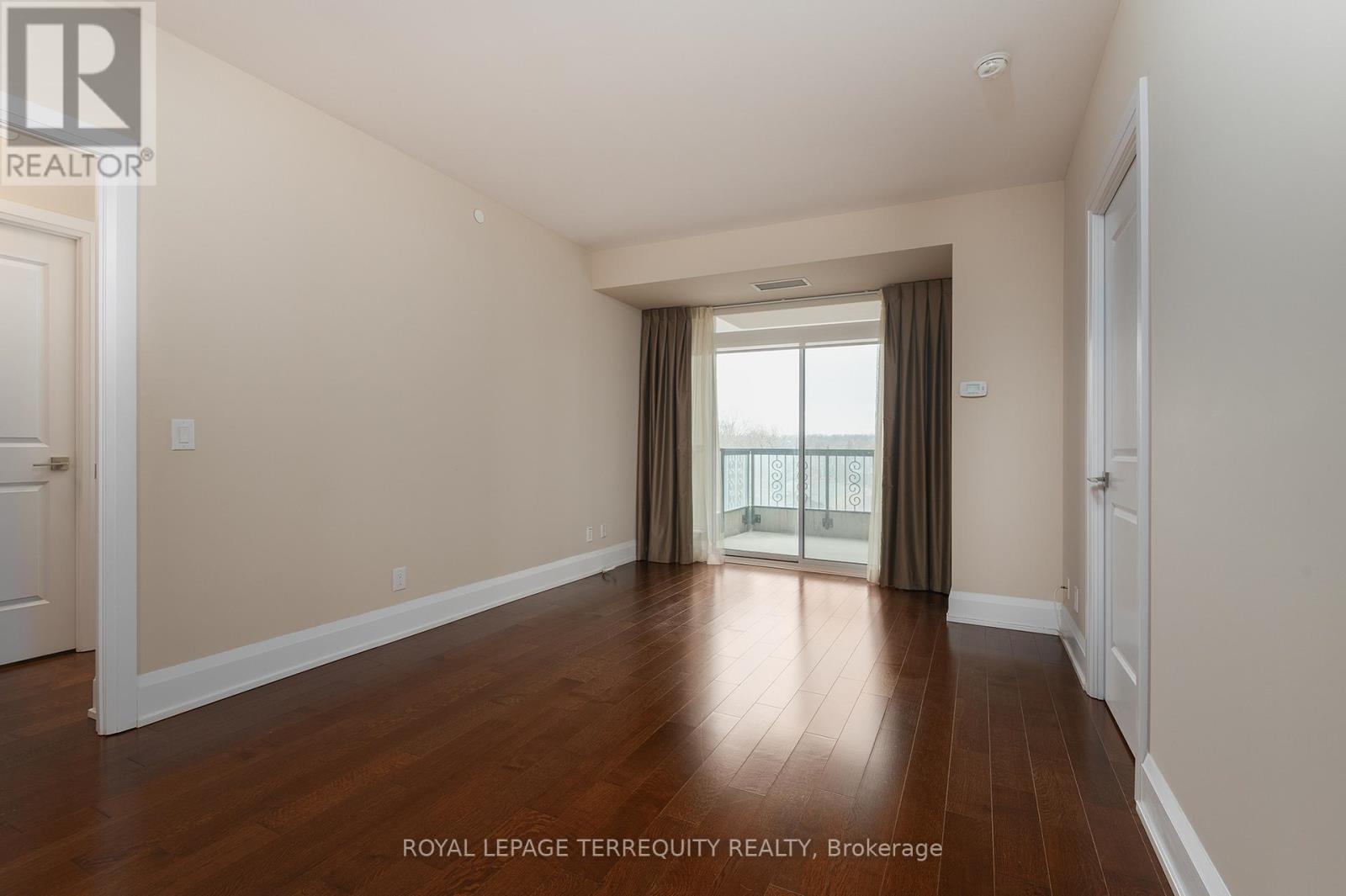 429 - 1 Old Mill Drive, Toronto, Ontario  M6S 0A1 - Photo 11 - W12590664