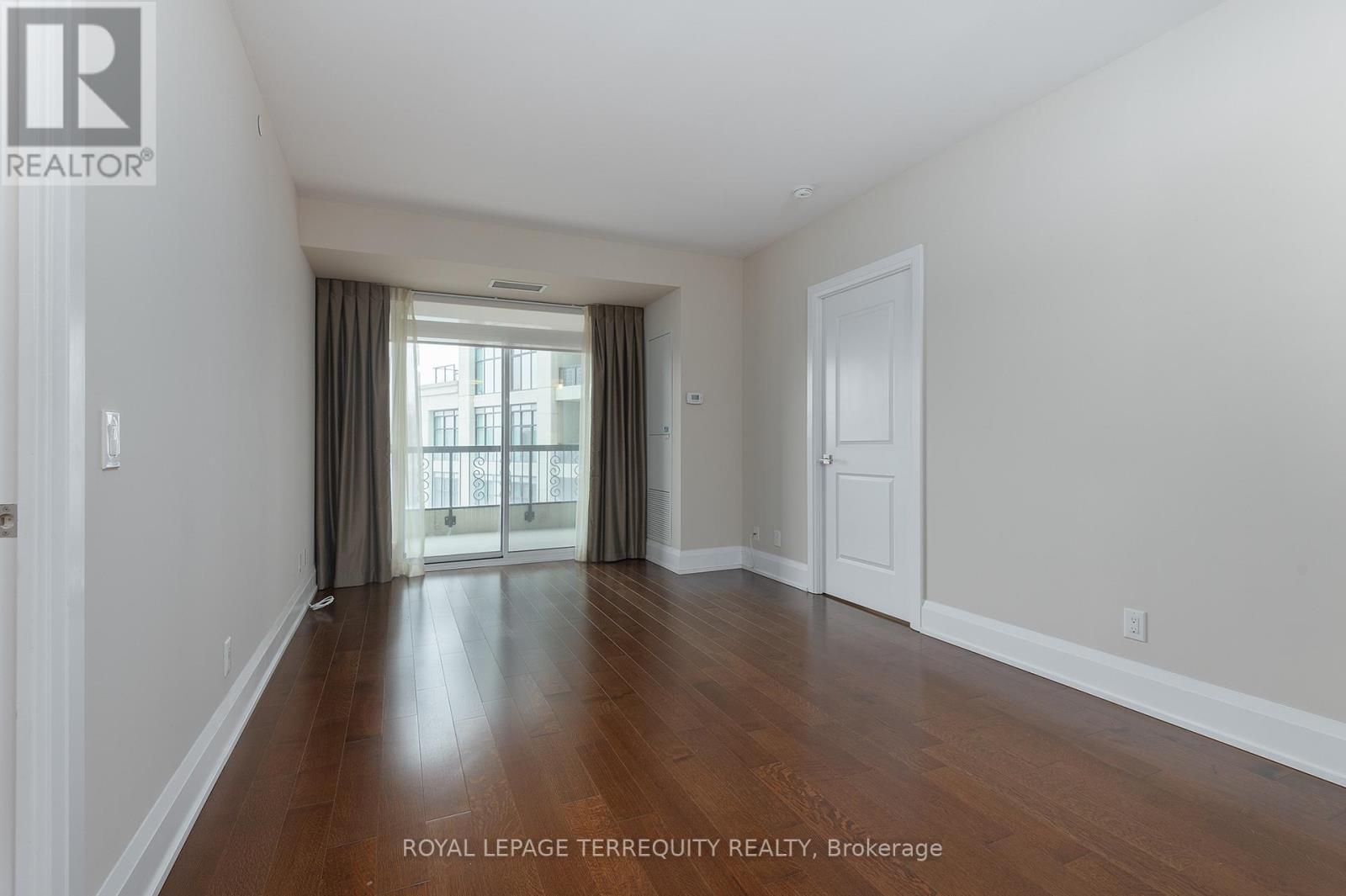 429 - 1 Old Mill Drive, Toronto, Ontario  M6S 0A1 - Photo 12 - W12590664