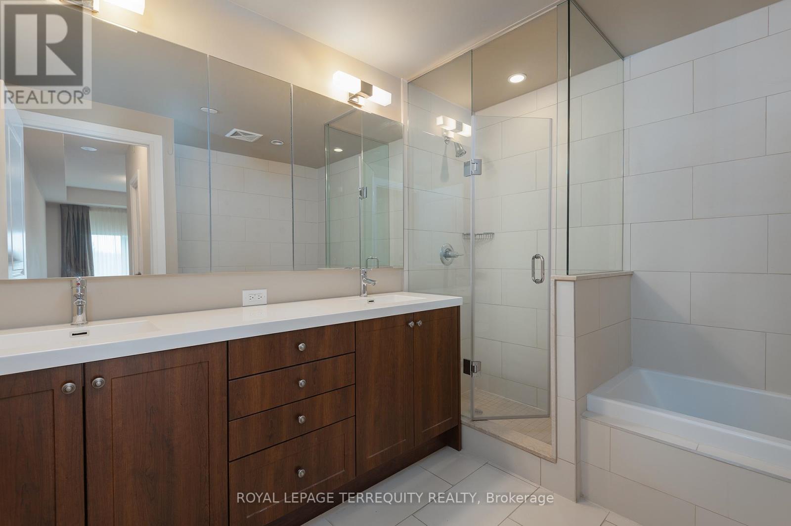 429 - 1 Old Mill Drive, Toronto, Ontario  M6S 0A1 - Photo 15 - W12590664