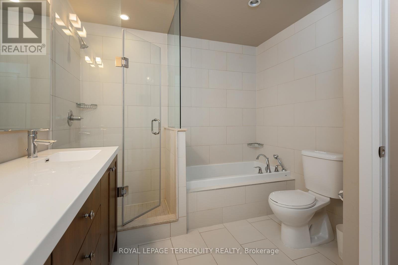 429 - 1 Old Mill Drive, Toronto, Ontario  M6S 0A1 - Photo 16 - W12590664