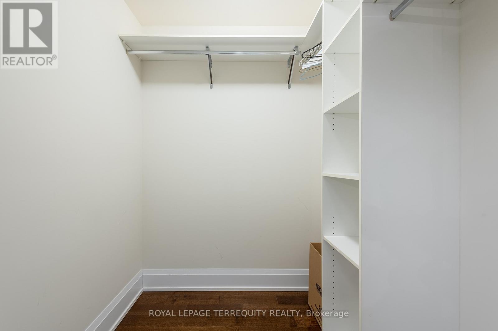 429 - 1 Old Mill Drive, Toronto, Ontario  M6S 0A1 - Photo 17 - W12590664