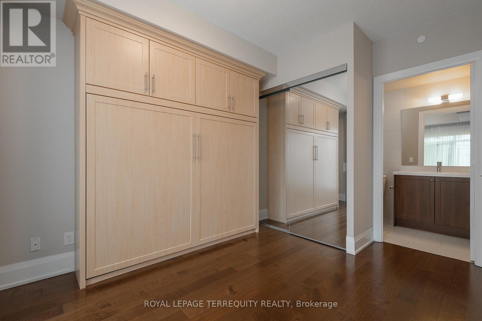 429 - 1 Old Mill Drive, Toronto, Ontario  M6S 0A1 - Photo 20 - W12590664