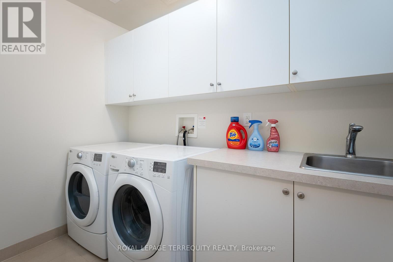 429 - 1 Old Mill Drive, Toronto, Ontario  M6S 0A1 - Photo 23 - W12590664