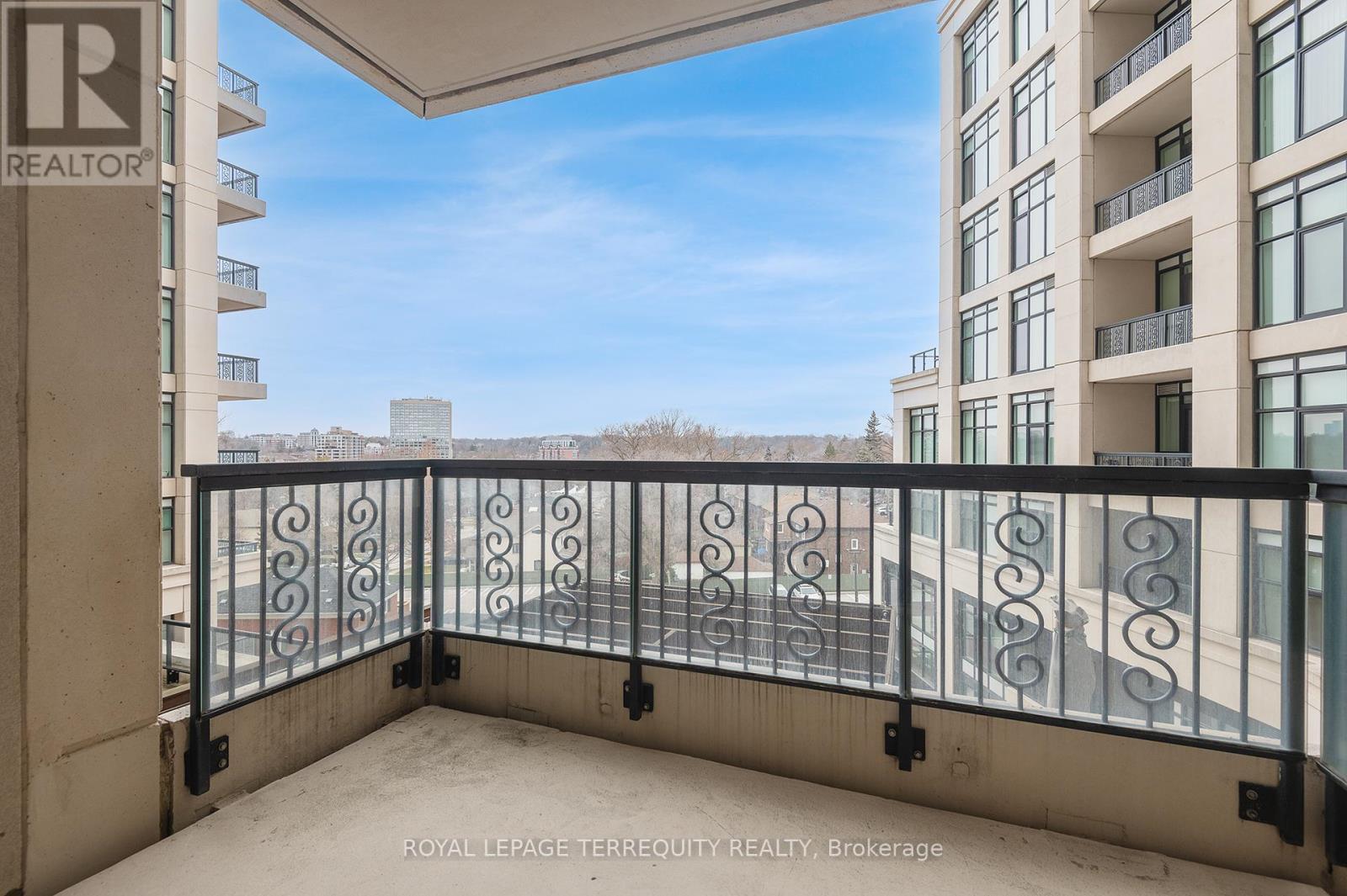 429 - 1 Old Mill Drive, Toronto, Ontario  M6S 0A1 - Photo 25 - W12590664