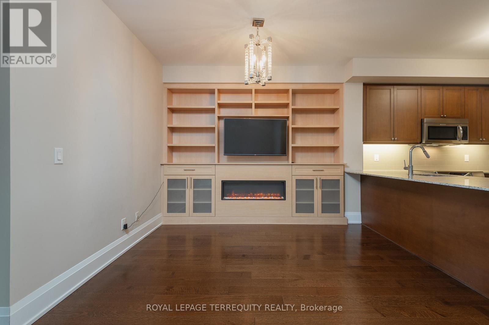 429 - 1 Old Mill Drive, Toronto, Ontario  M6S 0A1 - Photo 6 - W12590664