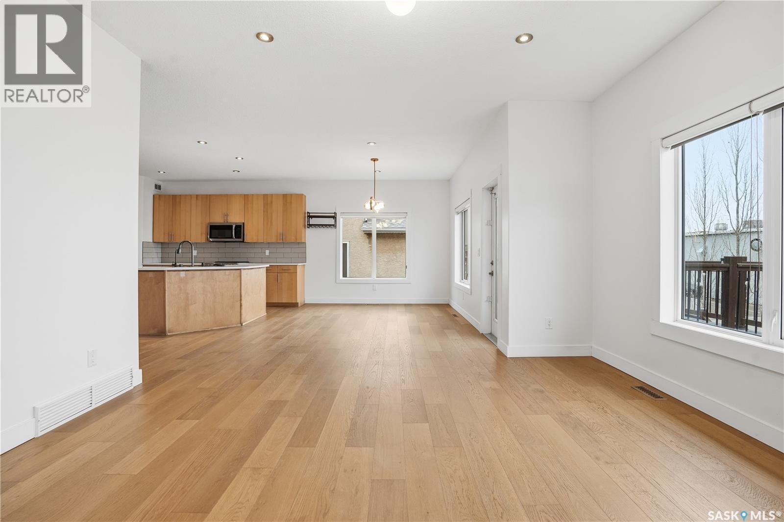 2106 Laurier Crescent E, Regina, Saskatchewan  S4V 0P6 - Photo 18 - SK020658