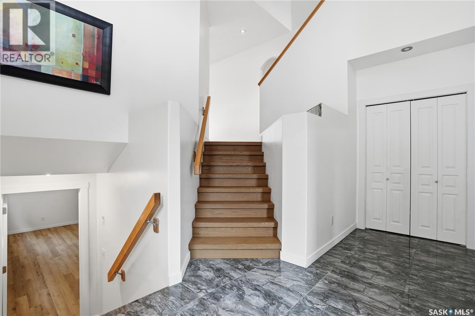 2106 Laurier Crescent E, Regina, Saskatchewan  S4V 0P6 - Photo 4 - SK020658