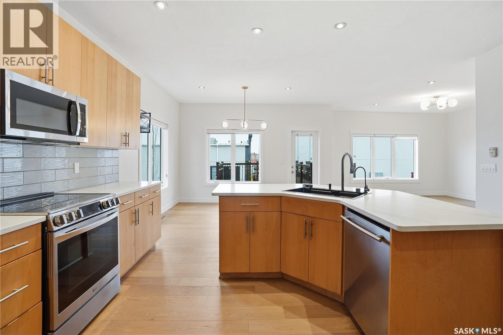 2106 Laurier Crescent E, Regina, Saskatchewan  S4V 0P6 - Photo 12 - SK020658