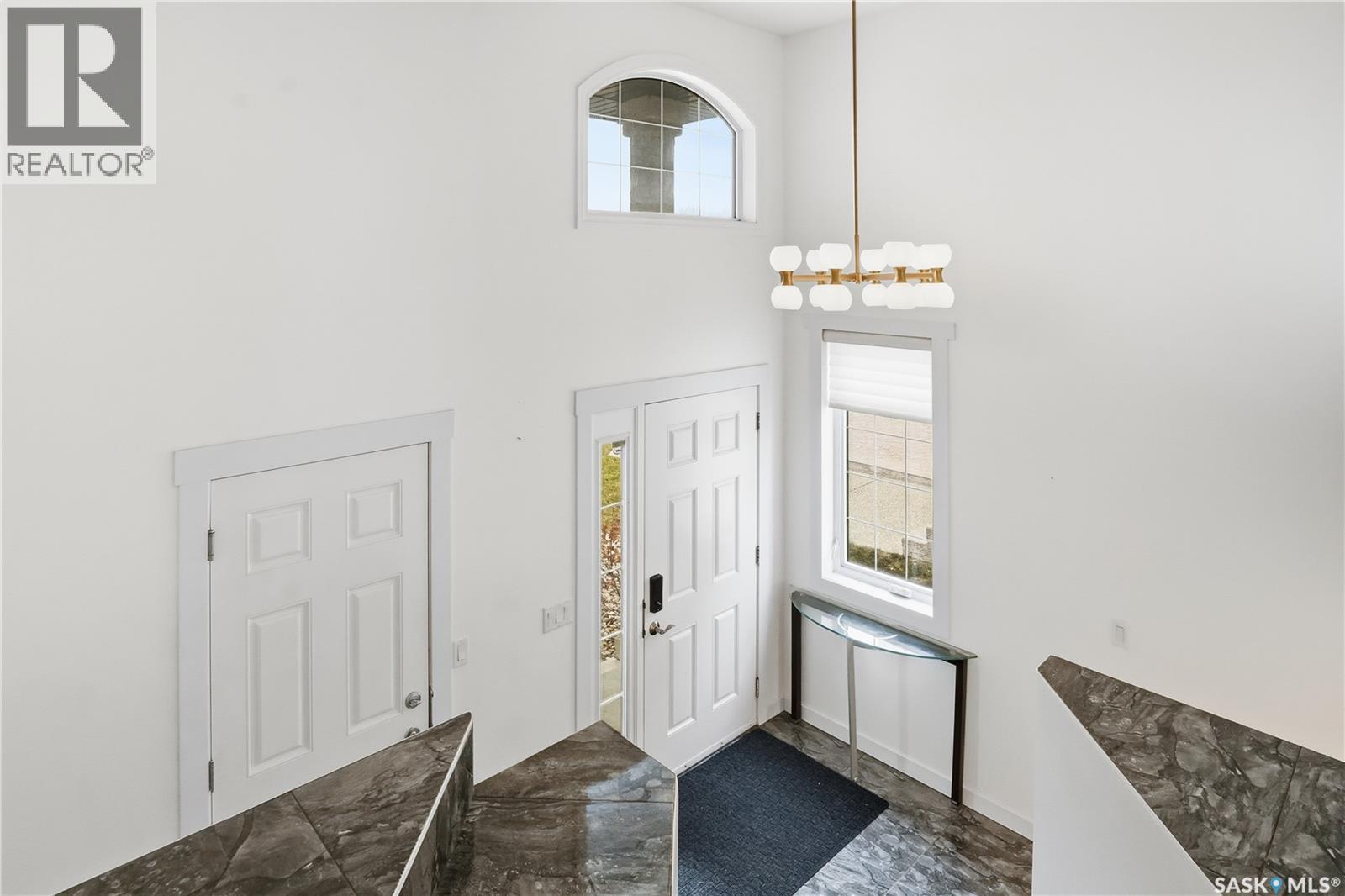 2106 Laurier Crescent E, Regina, Saskatchewan  S4V 0P6 - Photo 3 - SK020658