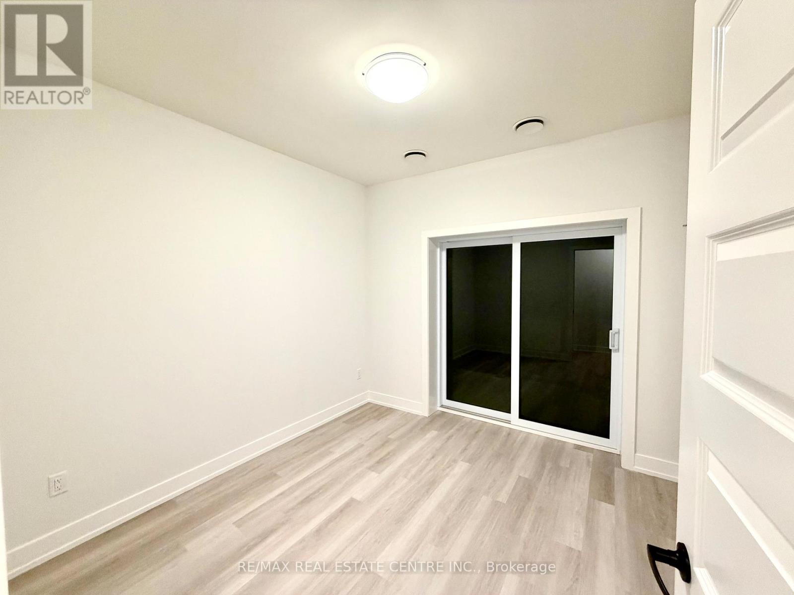 401 - 1100 Lackner Place, Kitchener, Ontario  N2A 0M1 - Photo 11 - X12590584