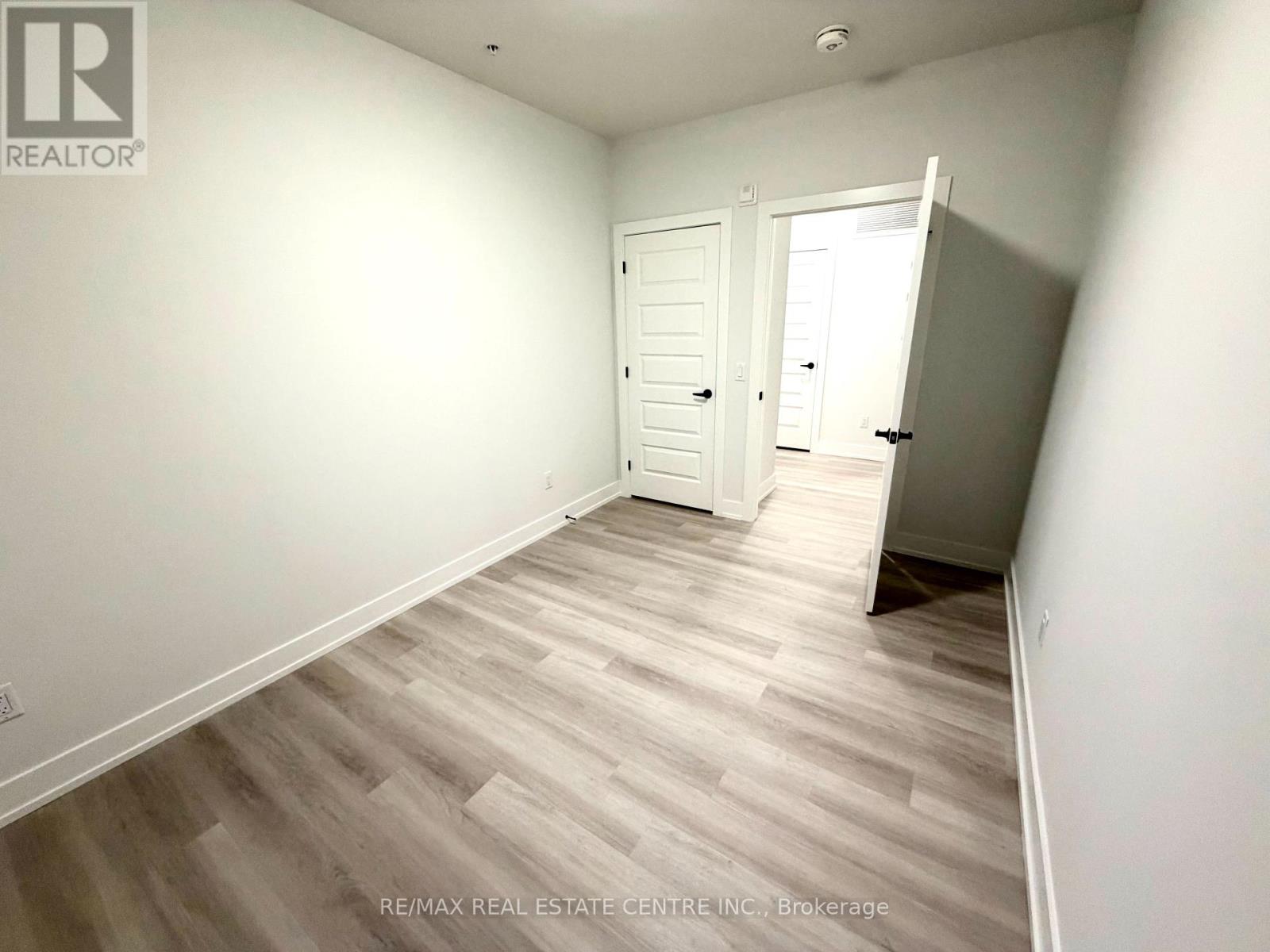 401 - 1100 Lackner Place, Kitchener, Ontario  N2A 0M1 - Photo 7 - X12590584