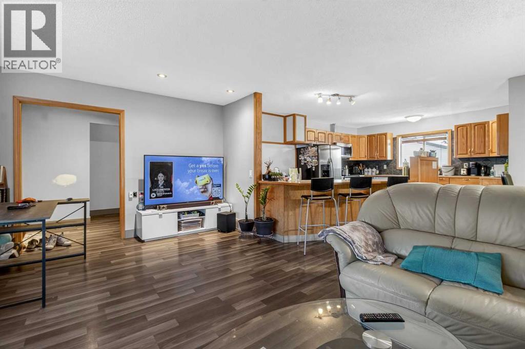 6723 23 Avenue Ne, Calgary, Alberta  T1Y 1V3 - Photo 5 - A2273375