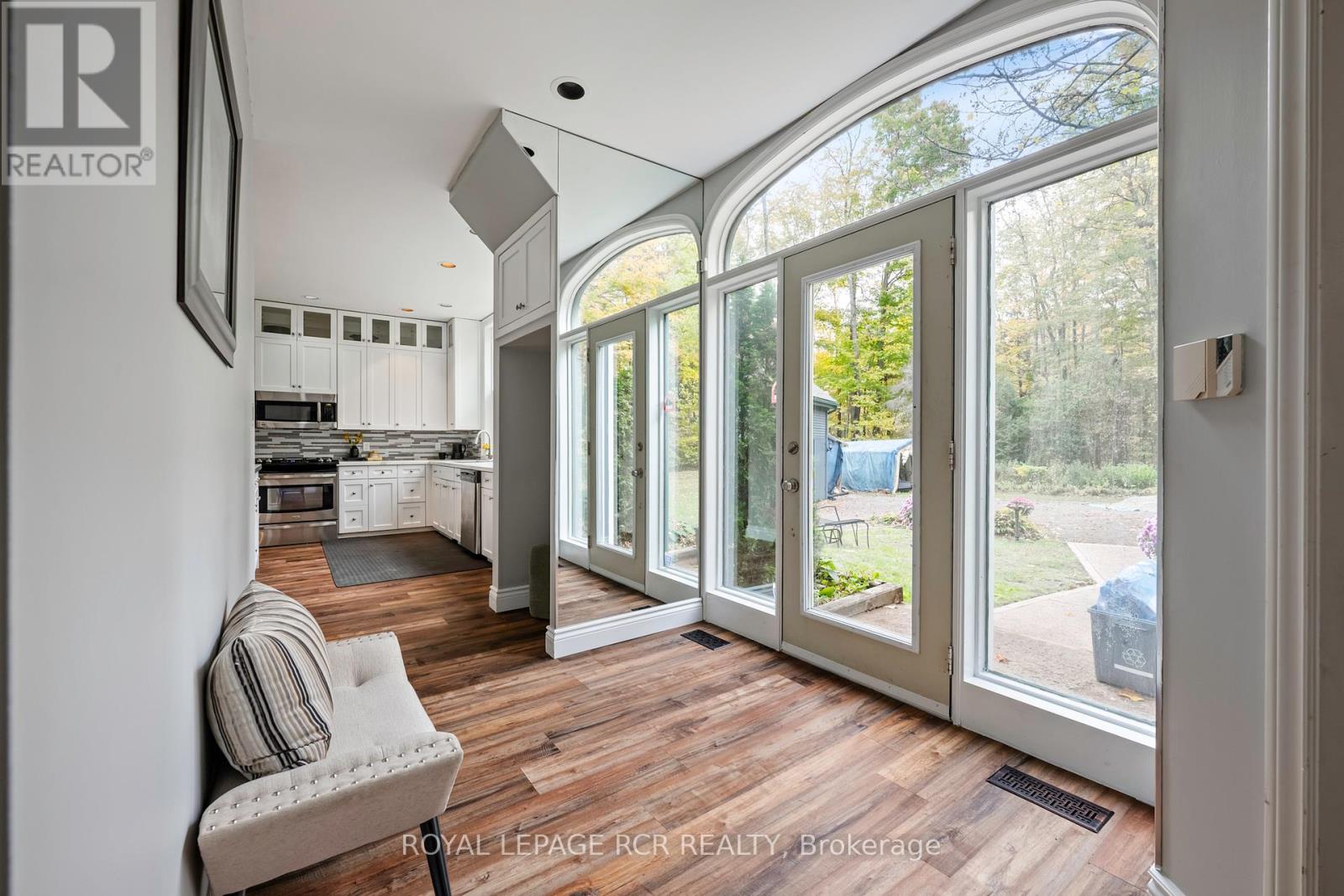 19211 Mountainview Road, Caledon, Ontario  L7K 2G6 - Photo 4 - W12468377