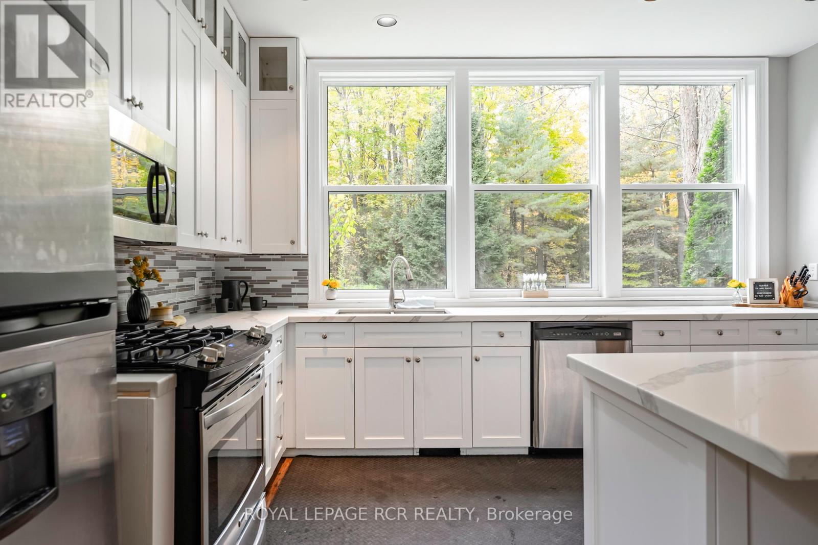 19211 Mountainview Road, Caledon, Ontario  L7K 2G6 - Photo 8 - W12468377