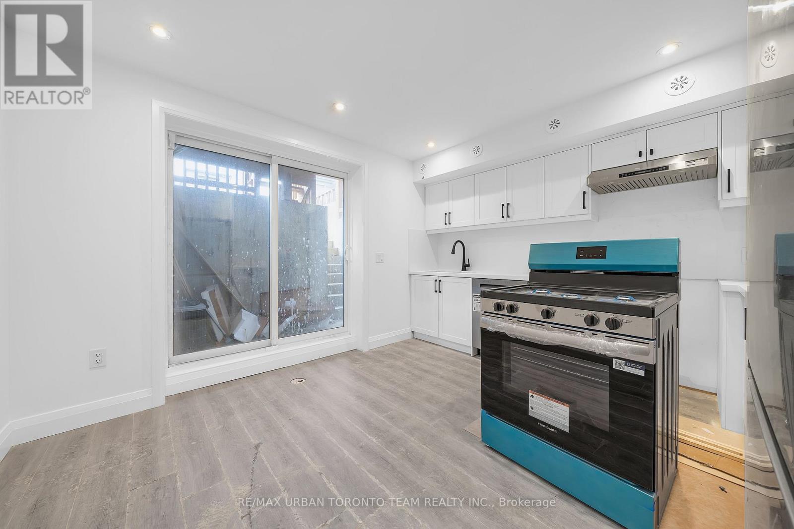 Lower - 474 Montrose Avenue, Toronto, Ontario  M6G 3H1 - Photo 6 - C12590688