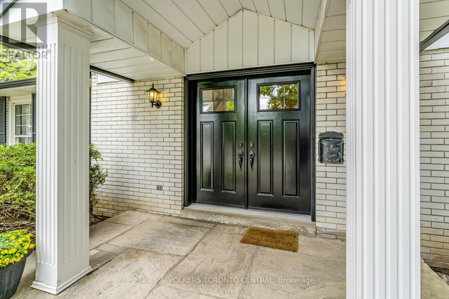 33 Avonwick Gate, Toronto, Ontario  M3A 2M7 - Photo 4 - C12590894