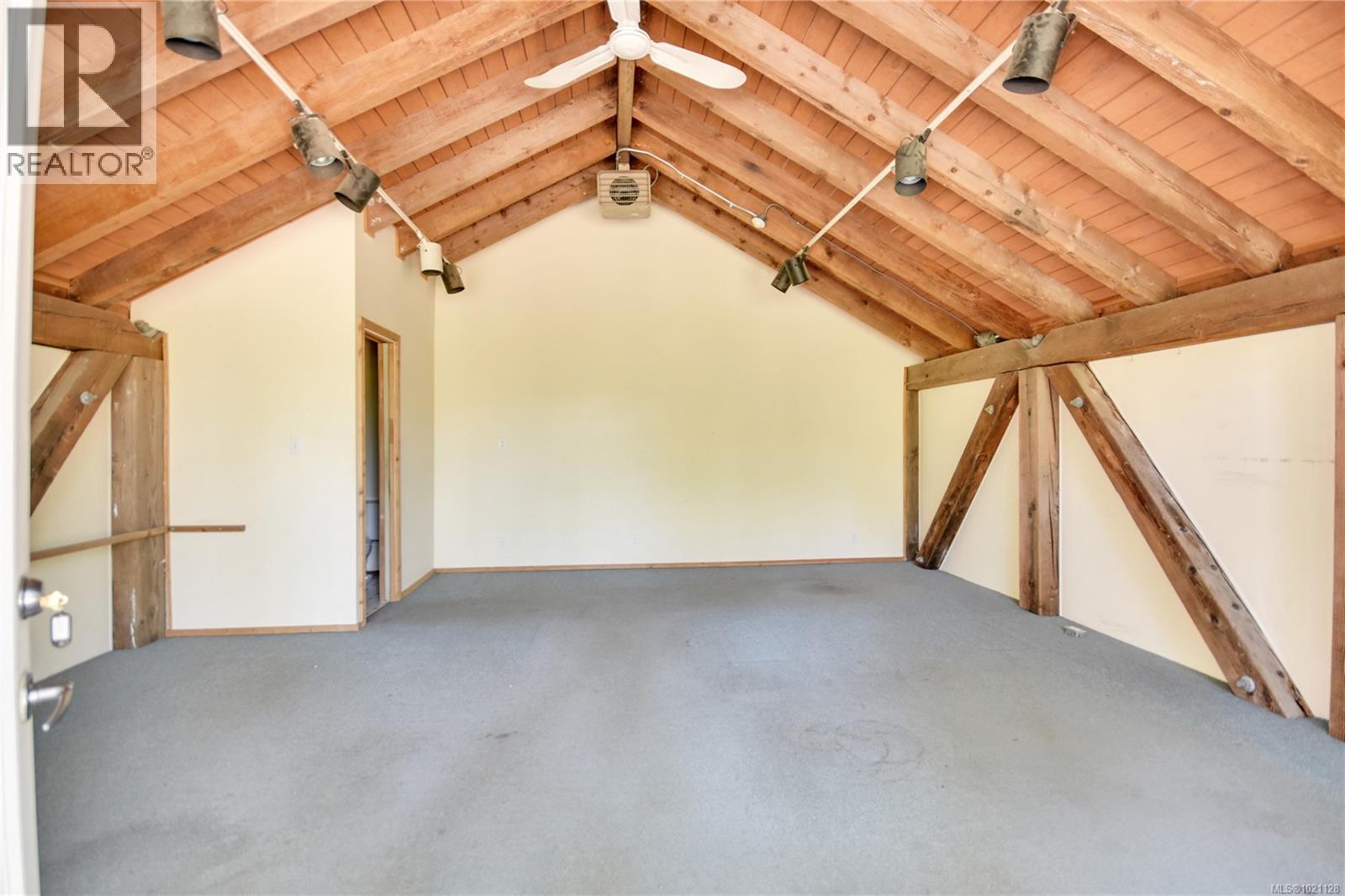 575 North Rd, Gabriola Island, British Columbia  V0R 1X3 - Photo 9 - 1021128