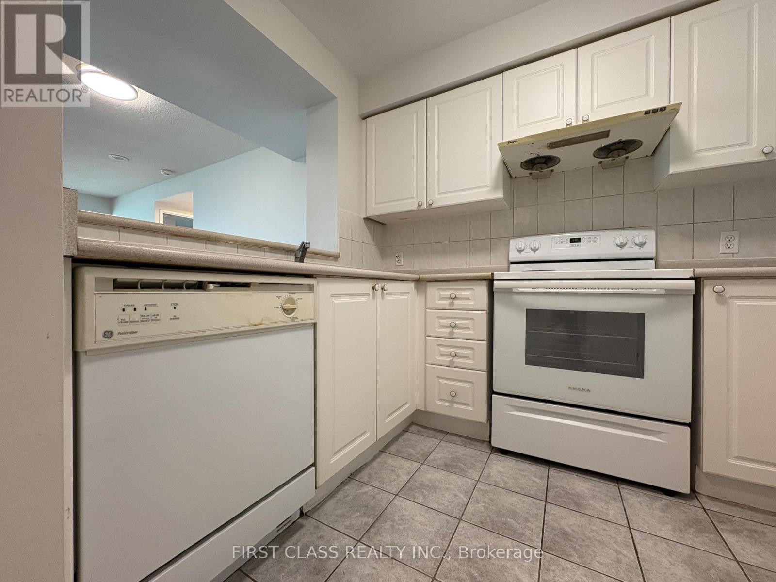 1611 - 1 Lee Centre Drive, Toronto, Ontario  M1H 3J2 - Photo 8 - E12590886