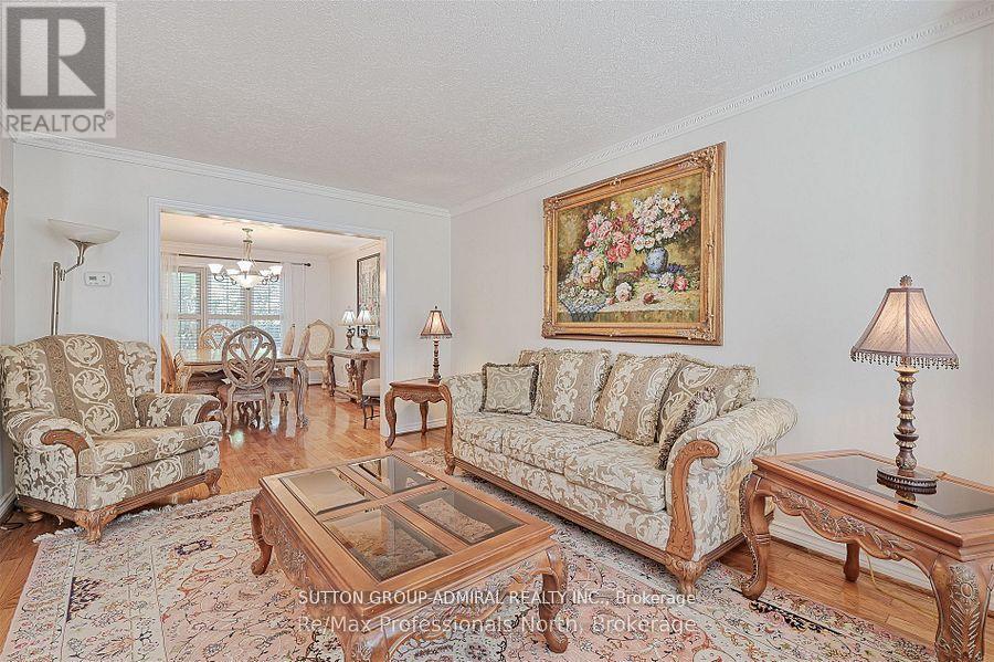 8 Elmsley Drive, Richmond Hill, Ontario  L4C 8N1 - Photo 10 - N12590784