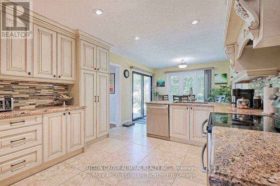 8 Elmsley Drive, Richmond Hill, Ontario  L4C 8N1 - Photo 17 - N12590784