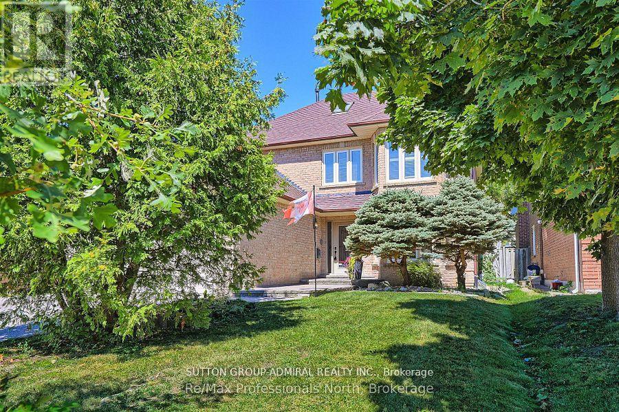 8 Elmsley Drive, Richmond Hill, Ontario  L4C 8N1 - Photo 2 - N12590784