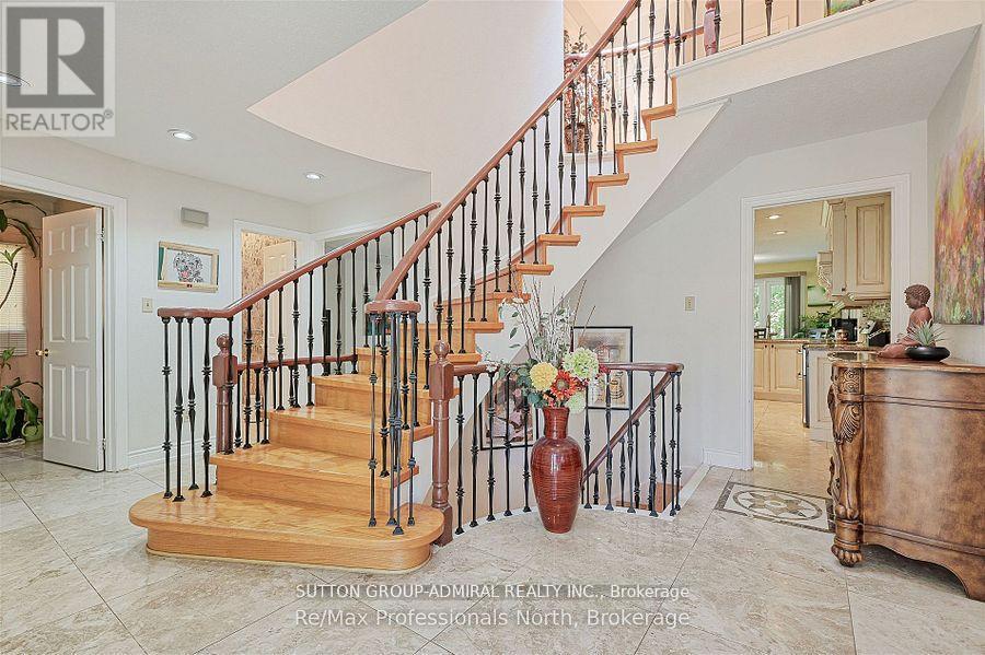 8 Elmsley Drive, Richmond Hill, Ontario  L4C 8N1 - Photo 7 - N12590784