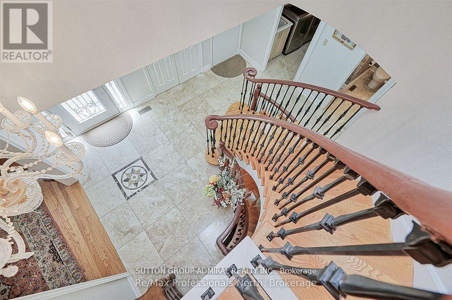 8 Elmsley Drive, Richmond Hill, Ontario  L4C 8N1 - Photo 8 - N12590784