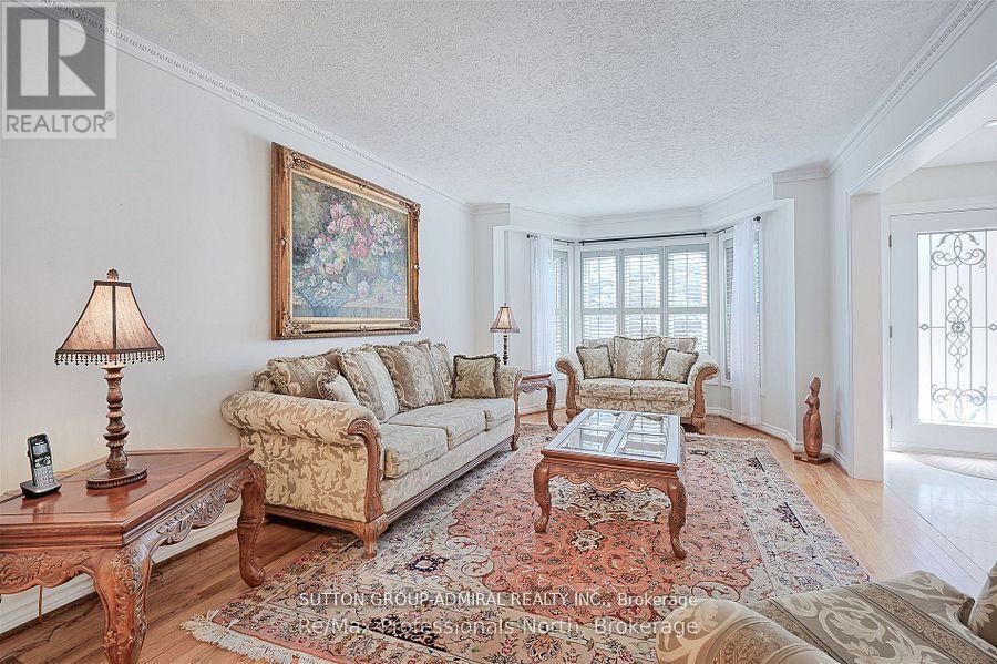 8 Elmsley Drive, Richmond Hill, Ontario  L4C 8N1 - Photo 9 - N12590784