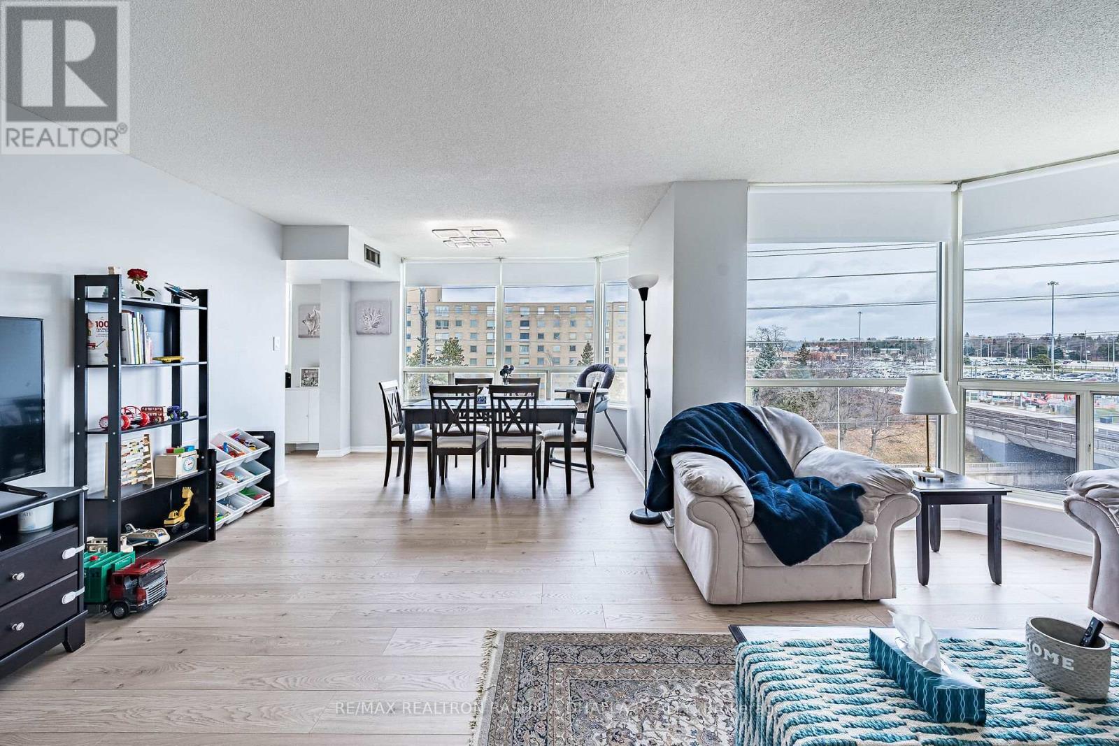 608 - 309 Major Mackenzie Drive E, Richmond Hill, Ontario  L4C 9V5 - Photo 9 - N12590826