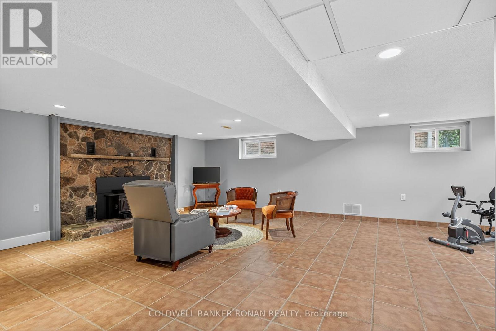 2 Lionel Stone Avenue E, New Tecumseth (Tottenham), Ontario  L0G 1W0 - Photo 24 - N12590830