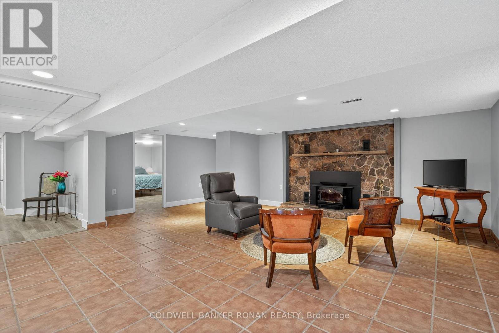 2 Lionel Stone Avenue E, New Tecumseth (Tottenham), Ontario  L0G 1W0 - Photo 25 - N12590830