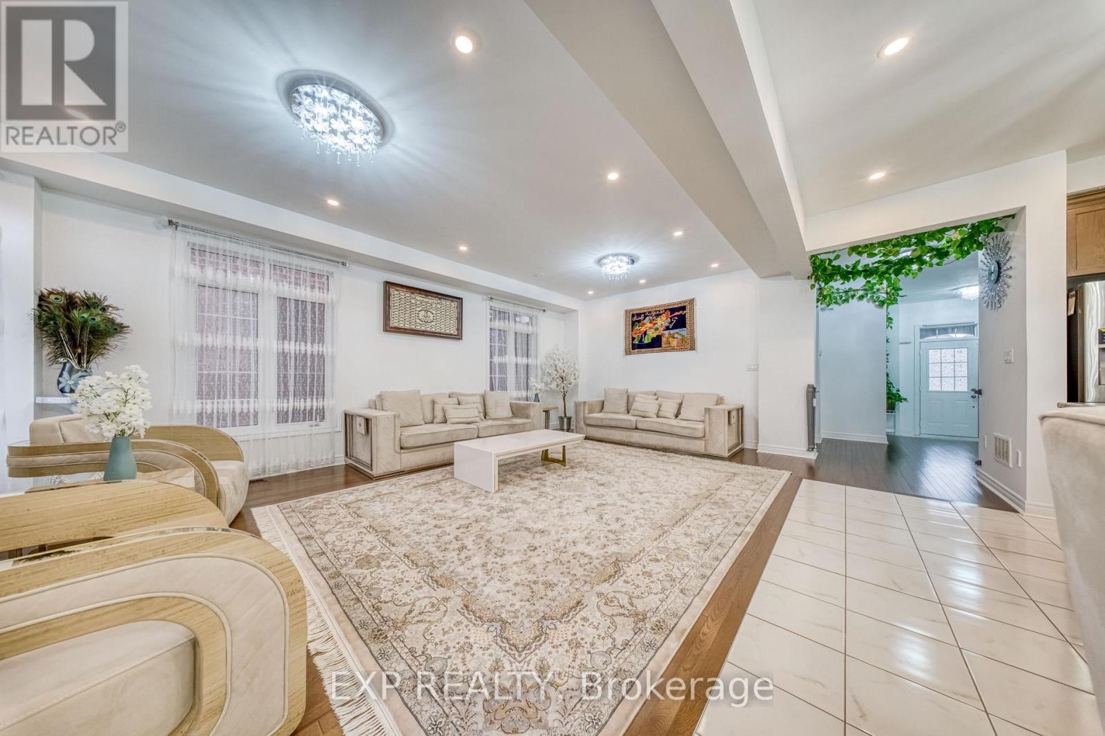 166 Inverness Way, Bradford West Gwillimbury (Bradford), Ontario  L3Z 2A6 - Photo 10 - N12590864