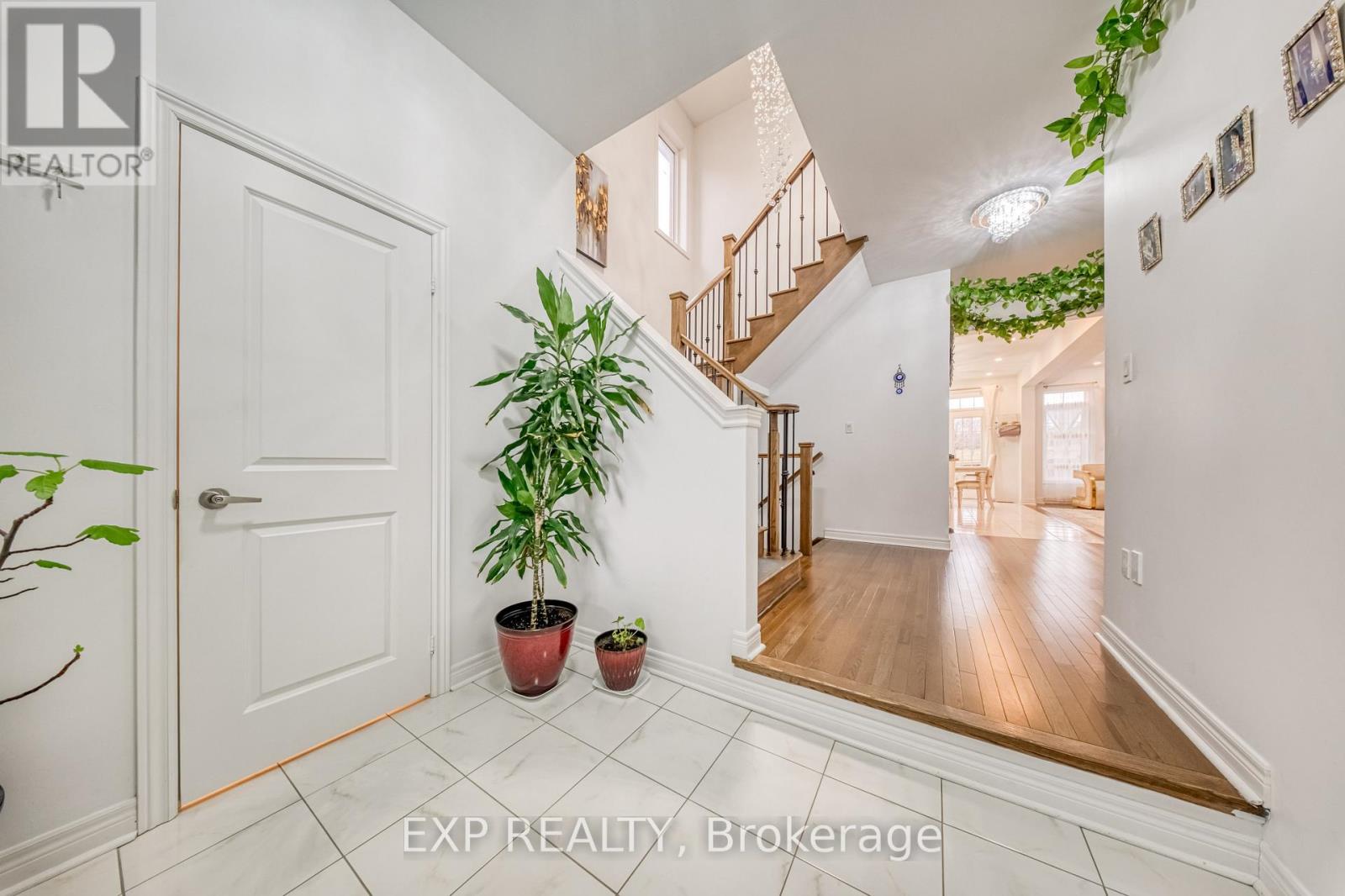 166 Inverness Way, Bradford West Gwillimbury (Bradford), Ontario  L3Z 2A6 - Photo 6 - N12590864