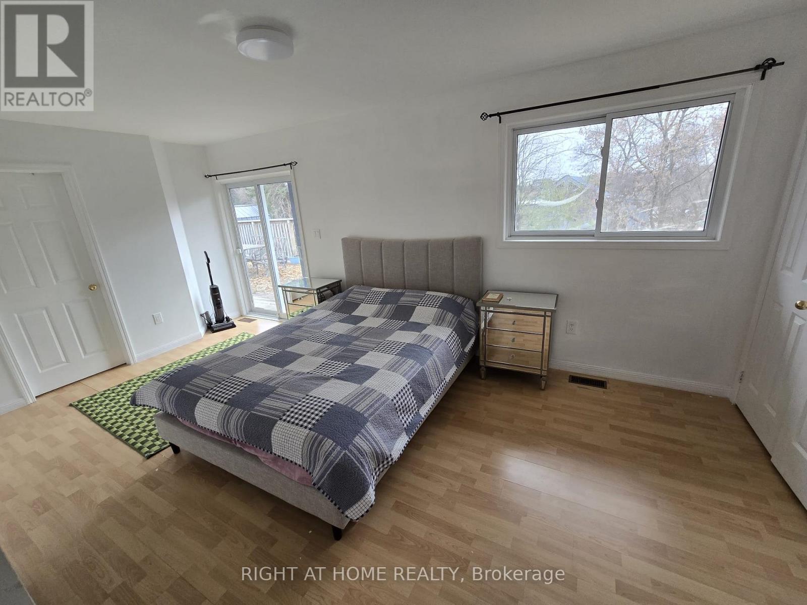 Main Floor - 205 Merrett Drive, Barrie (Painswick North), Ontario  L4N 3Y4 - Photo 8 - S12590714