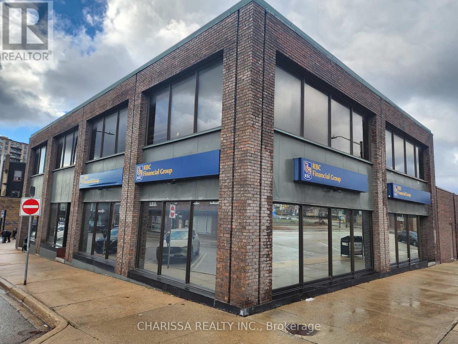 22 CLAPPERTON STREET, Barrie, Ontario