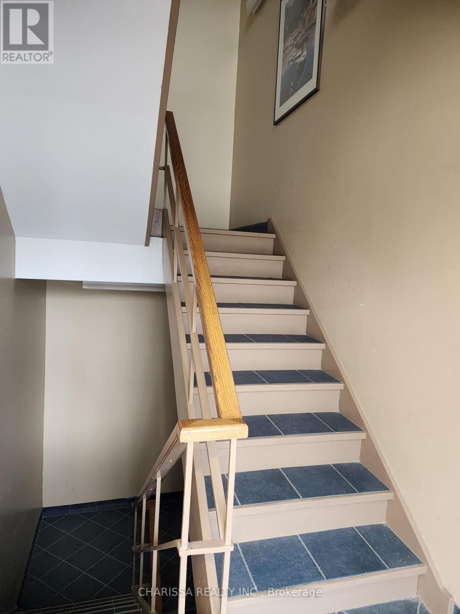 22 Clapperton Street, Barrie (City Centre), Ontario  L4M 1G4 - Photo 6 - S12590872