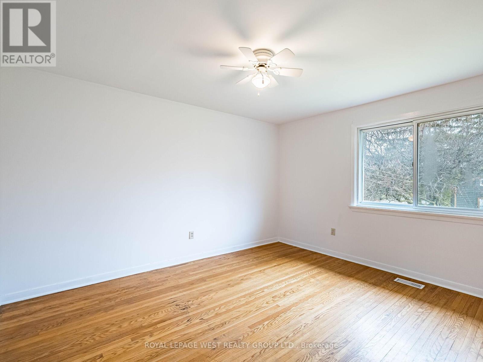 9 Rosefair Crescent, Toronto, Ontario M9W 3B1 - Photo 7 - W12589472