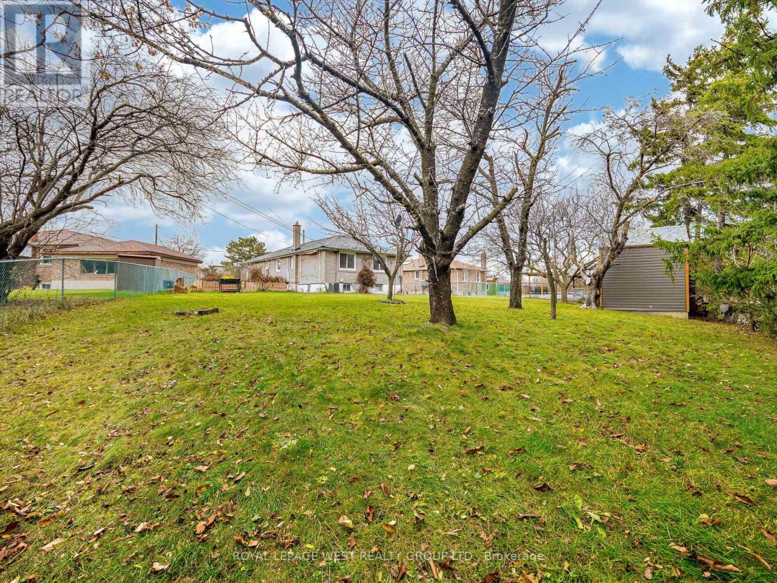 9 Rosefair Crescent, Toronto, Ontario M9W 3B1 - Photo 14 - W12589472