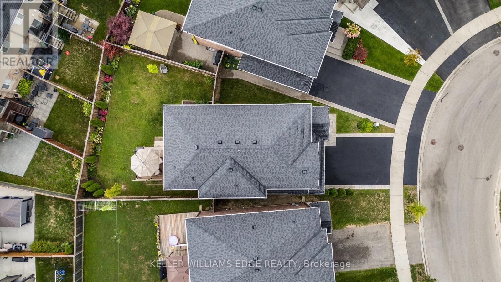 209 Echovalley Drive, Hamilton, Ontario  L8J 0H1 - Photo 2 - X12574112