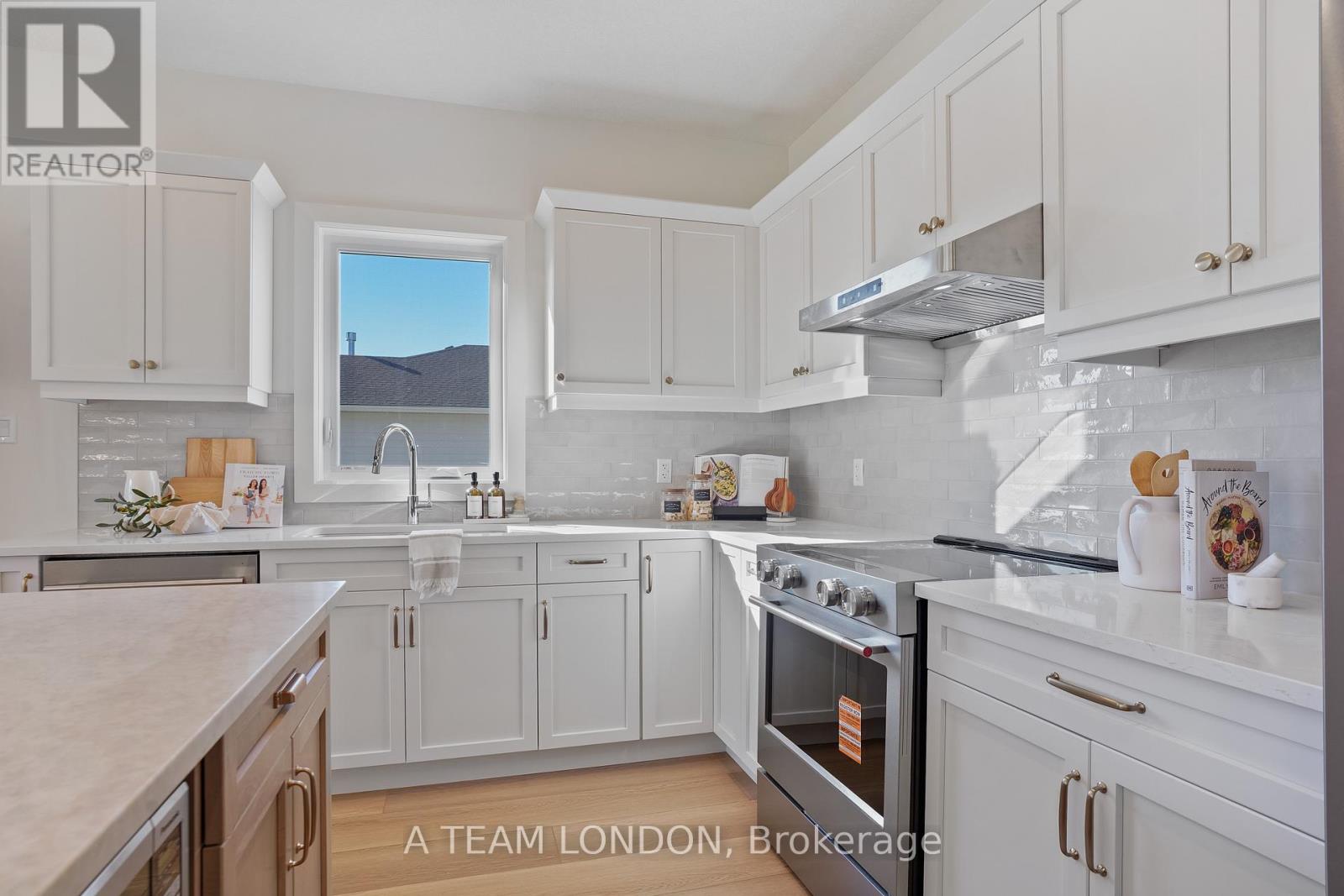 91 The Promenade, Central Elgin, Ontario N5L 1C5 - Photo 13 - X12511910