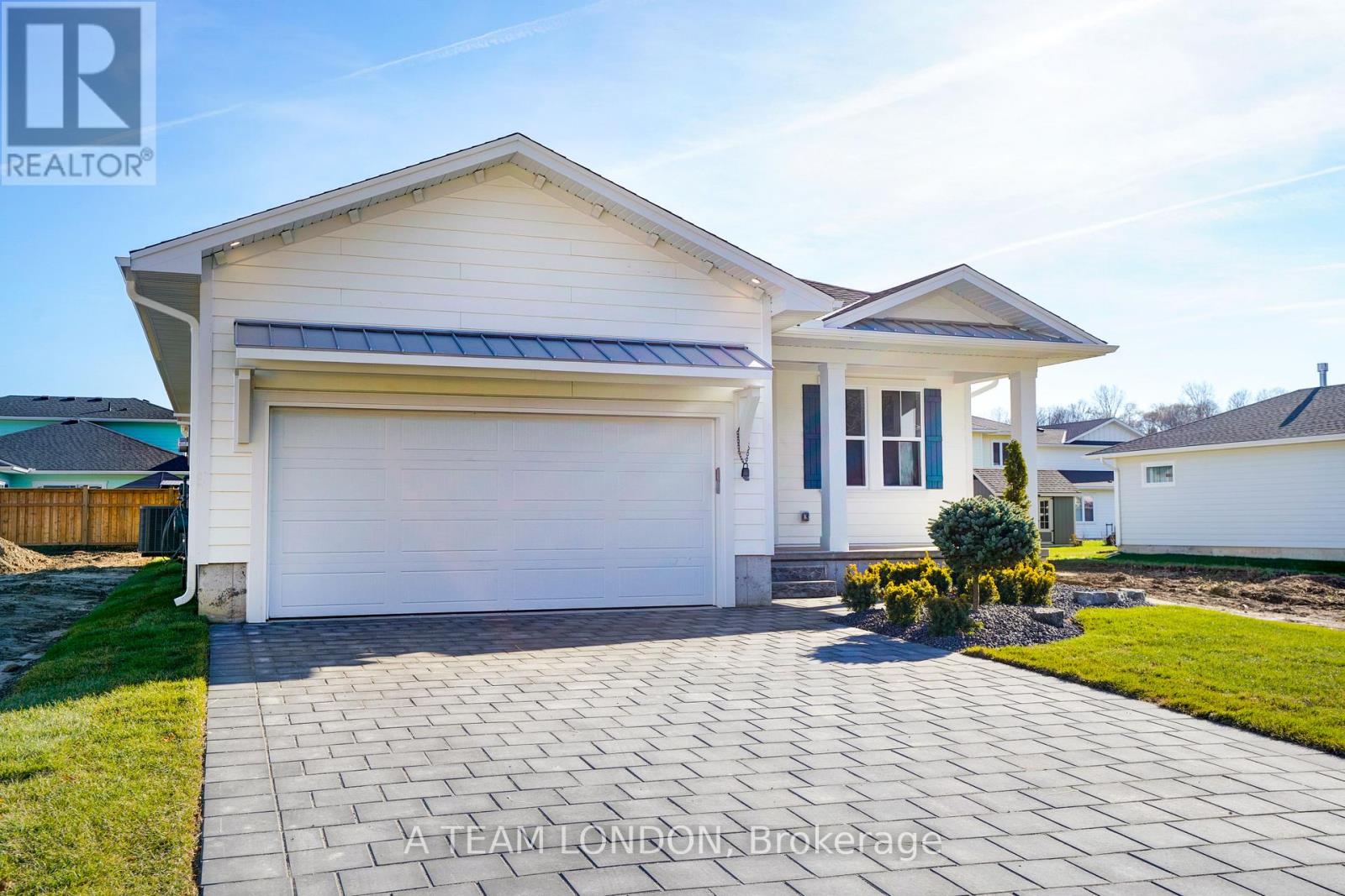 91 The Promenade, Central Elgin, Ontario N5L 1C5 - Photo 2 - X12511910