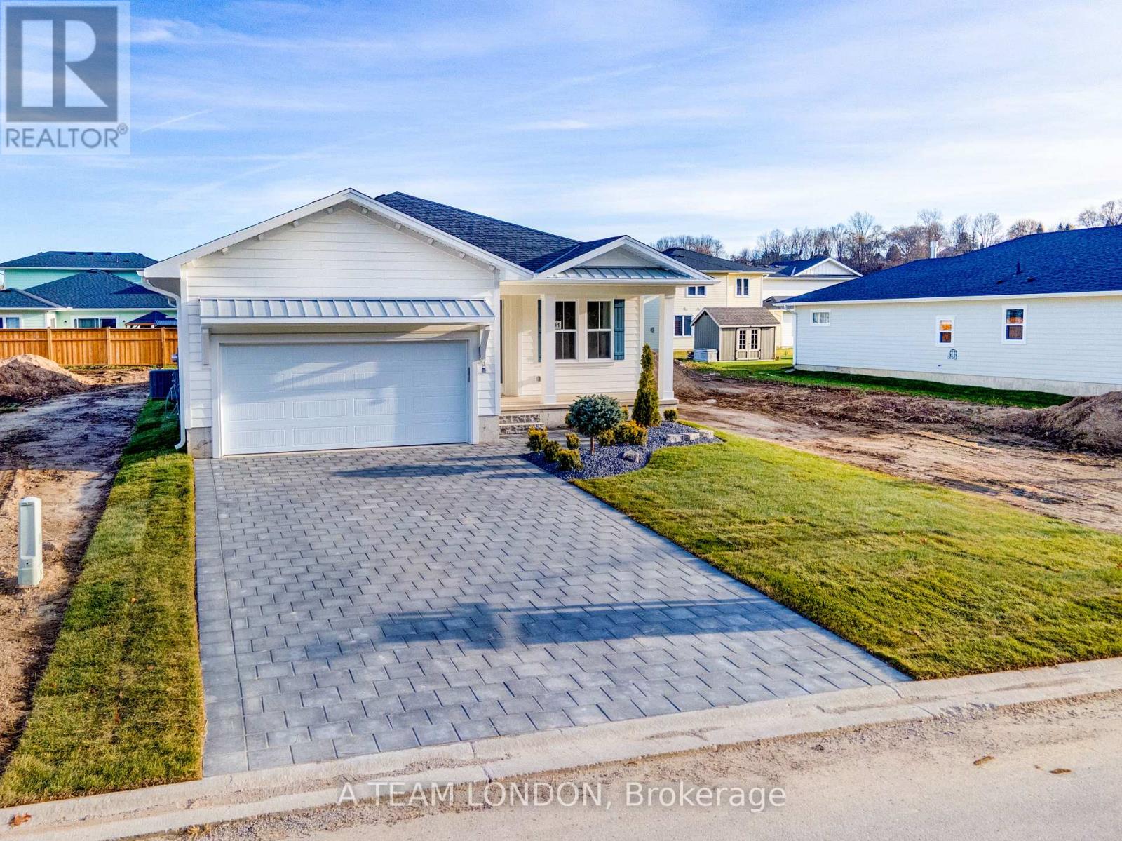 91 The Promenade, Central Elgin, Ontario N5L 1C5 - Photo 3 - X12511910