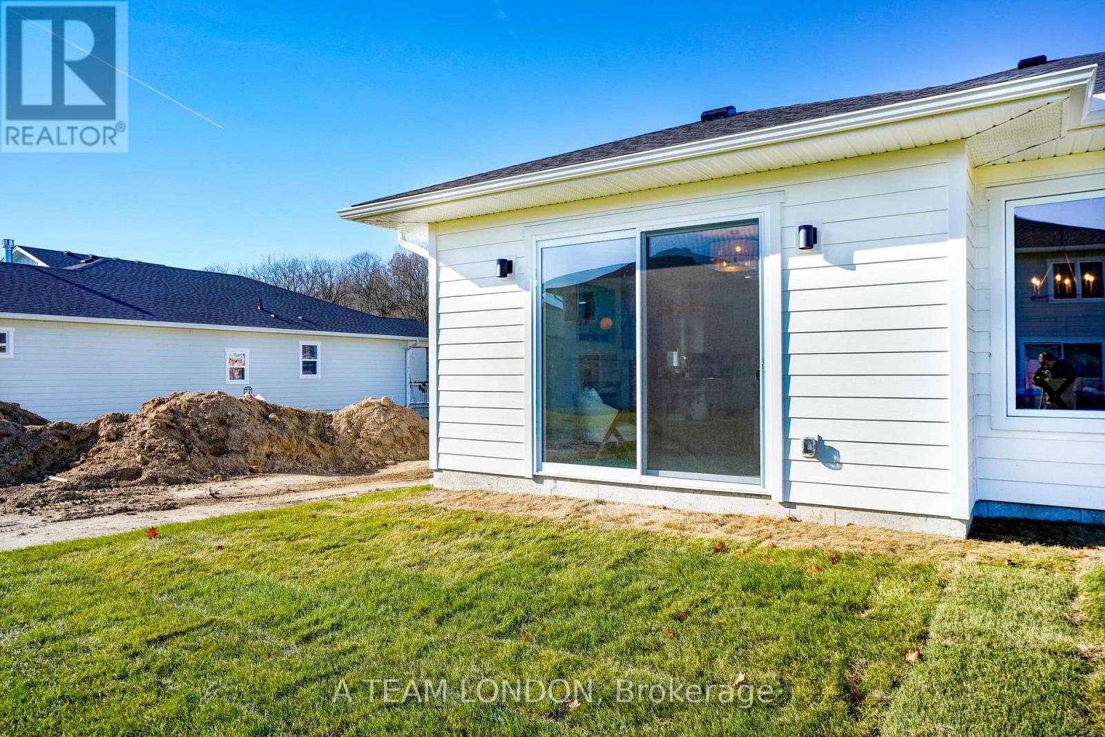 91 The Promenade, Central Elgin, Ontario N5L 1C5 - Photo 39 - X12511910