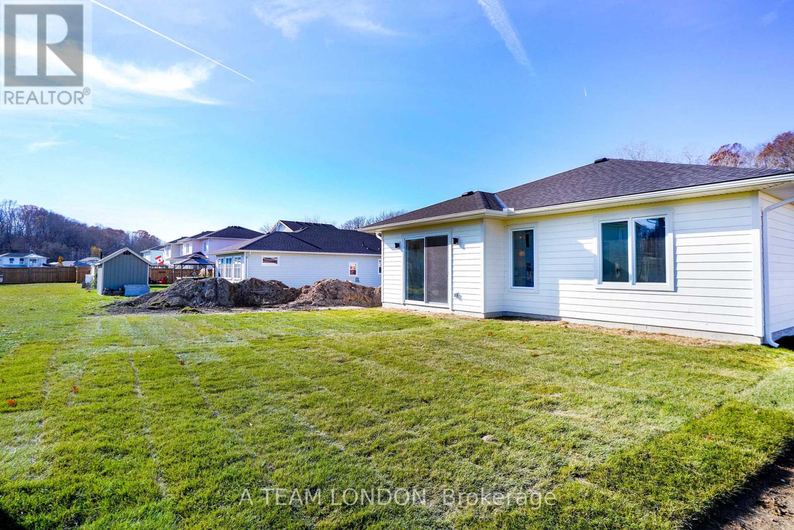 91 The Promenade, Central Elgin, Ontario N5L 1C5 - Photo 42 - X12511910